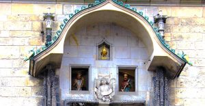 le decorazioni dell'orologio astronomico di praga